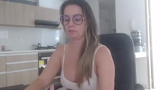 LovePaula live
