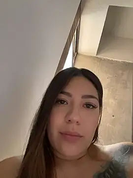 Latina_vanessa live