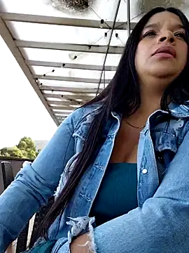 Layla-daring live