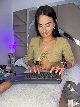 velvetlunaa_ live