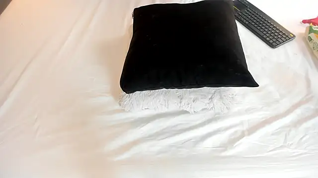 mask_red_girl live