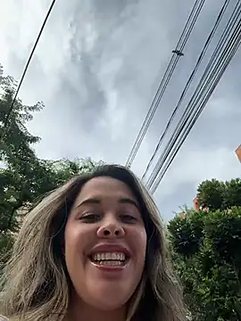 Emilia_Bakerr live