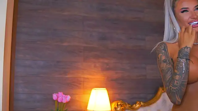 Juicy_Jessye live