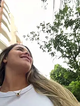 Emilia_Bakerr live