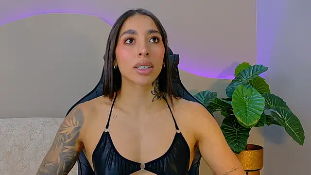 KAYLA_BATISTA live