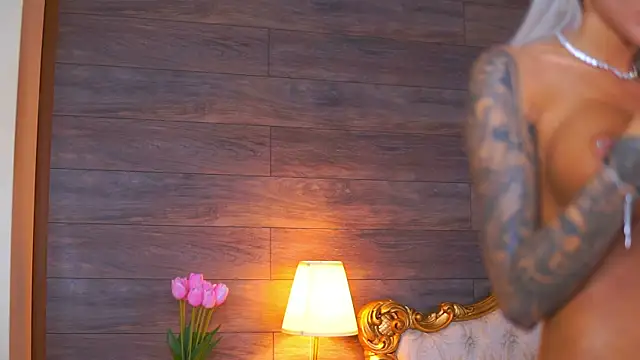 Juicy_Jessye live
