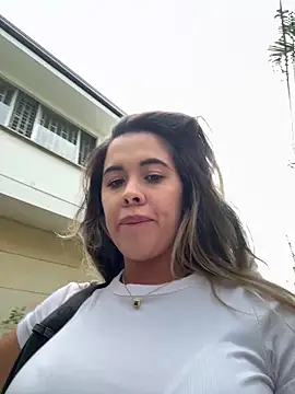 Emilia_Bakerr live