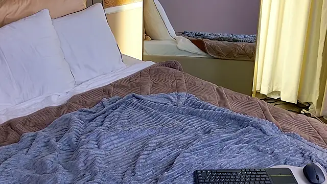 LiliTaylorr live