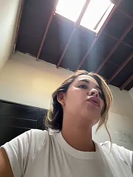 Emilia_Bakerr live