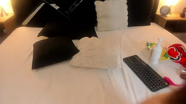 mask_red_girl live