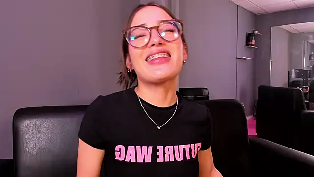 Sweet_Milaa1 live