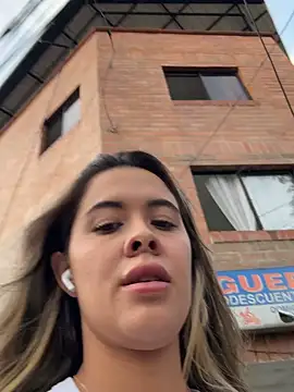 Emilia_Bakerr live