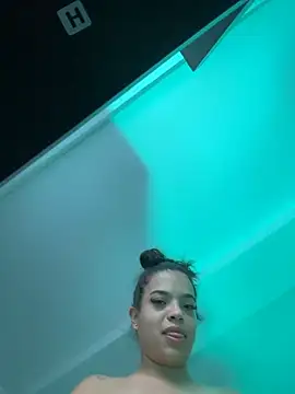 JuanitaMore01 live