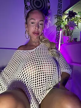 CheekyChels live