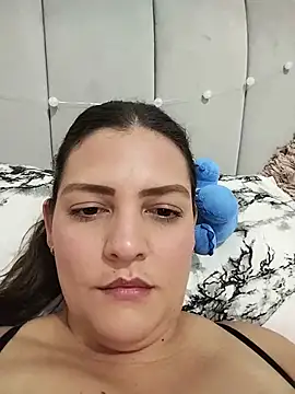 Mia_Hampton live