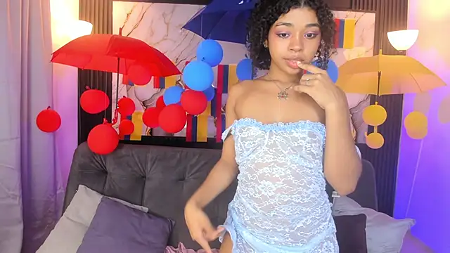 lucie_petite live