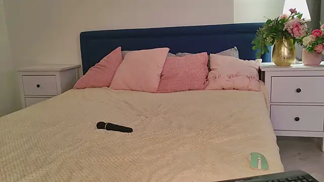 Monica_Sky live