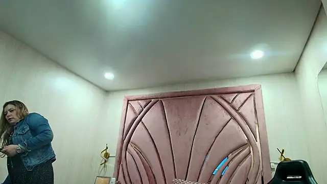 pamelaQenn2 live