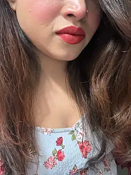 Yours_riya11 live