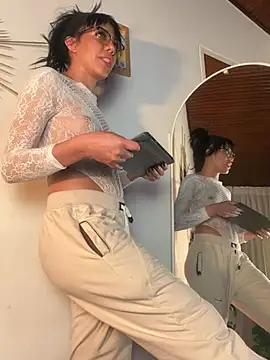 _zoe_bakerr live
