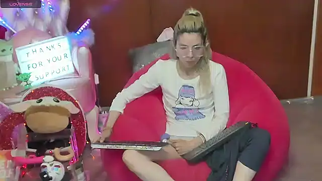 Skinygirl live