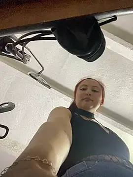Scarlet_auraa live