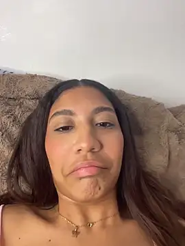 Daphnne_Curly live