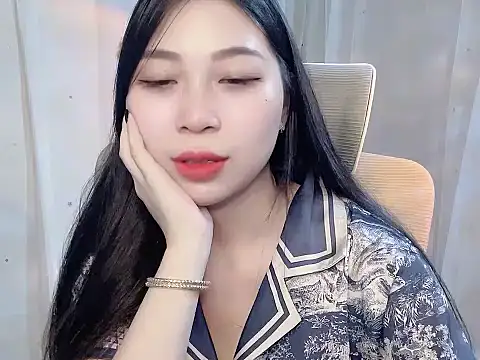 -Naomii_ live