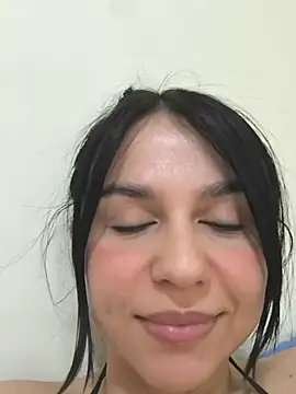 Daniela-rosee live