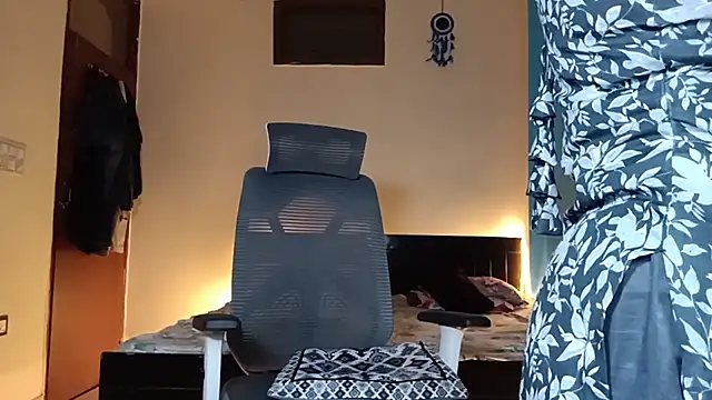 YourDesi_Laila_ live