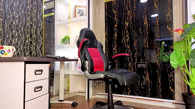 MissEscarleth live