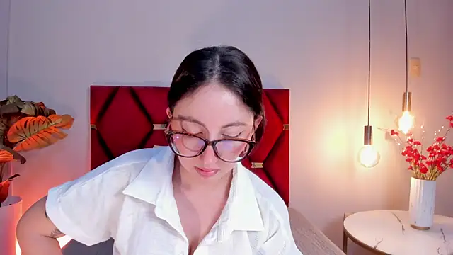 Emilywatsonn live