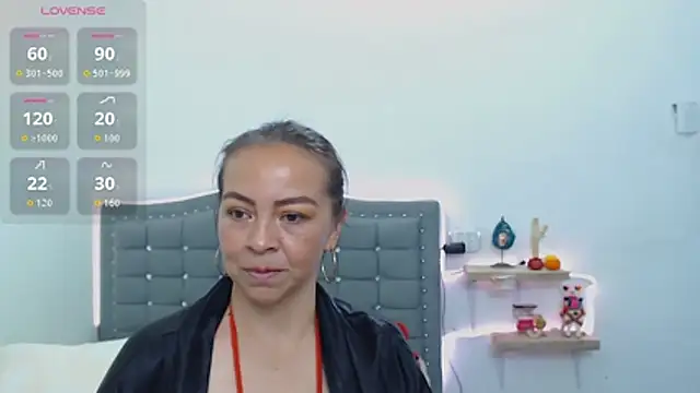 LiaDumond profile