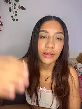 Daphnne_Curly live