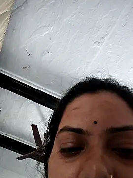 Anushka_Singh0 live