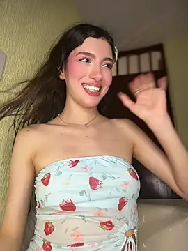 Emily-hottson live