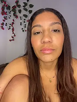 Daphnne_Curly live