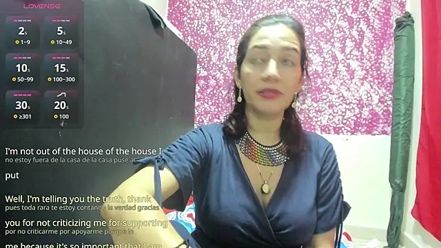 Laura_hellss live