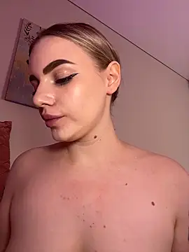 HugeBoobsAlice live