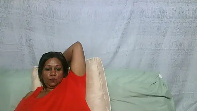 IndianSexyMilf69 live