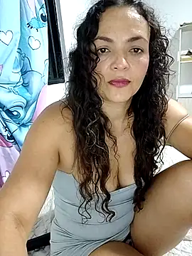 bella-diaz live
