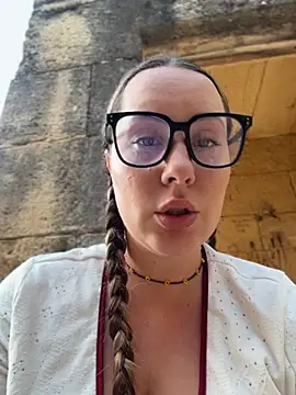 Mona_Plus live