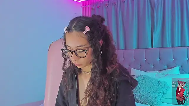 Sarah_Moon1 live