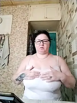 Holly-69 live