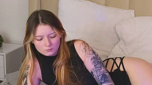 AlyssFrost live