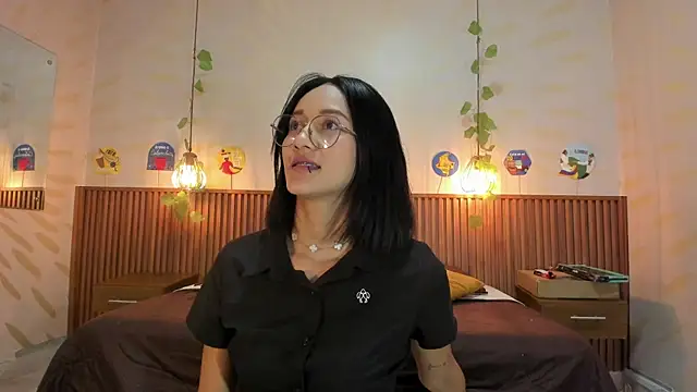 daphne_courtis live