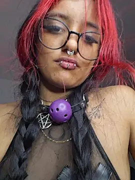 carolinerue live