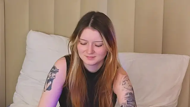 AlyssFrost live