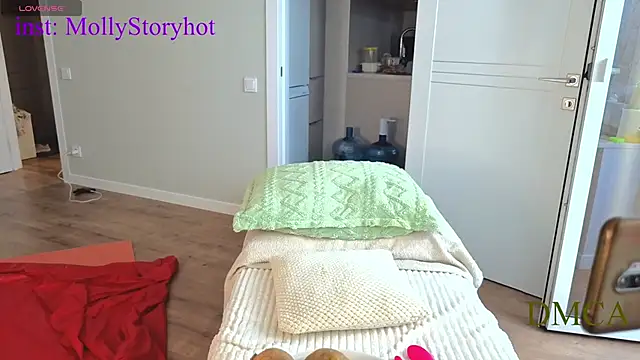 MollyStory live
