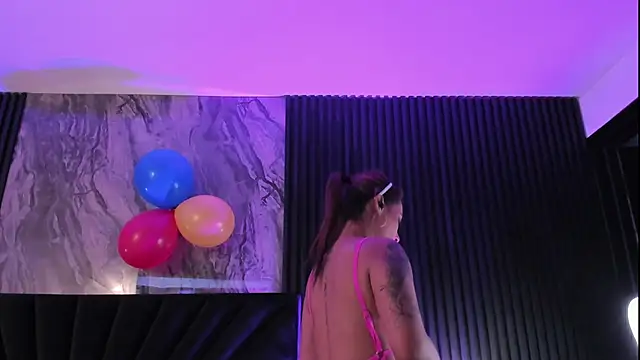 MiiaaMoonroee live